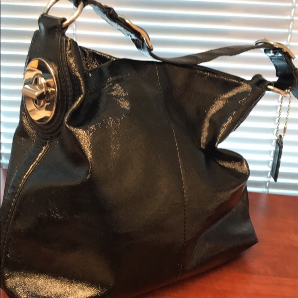 EUC Coach Peyton Leather Shoulder Bag